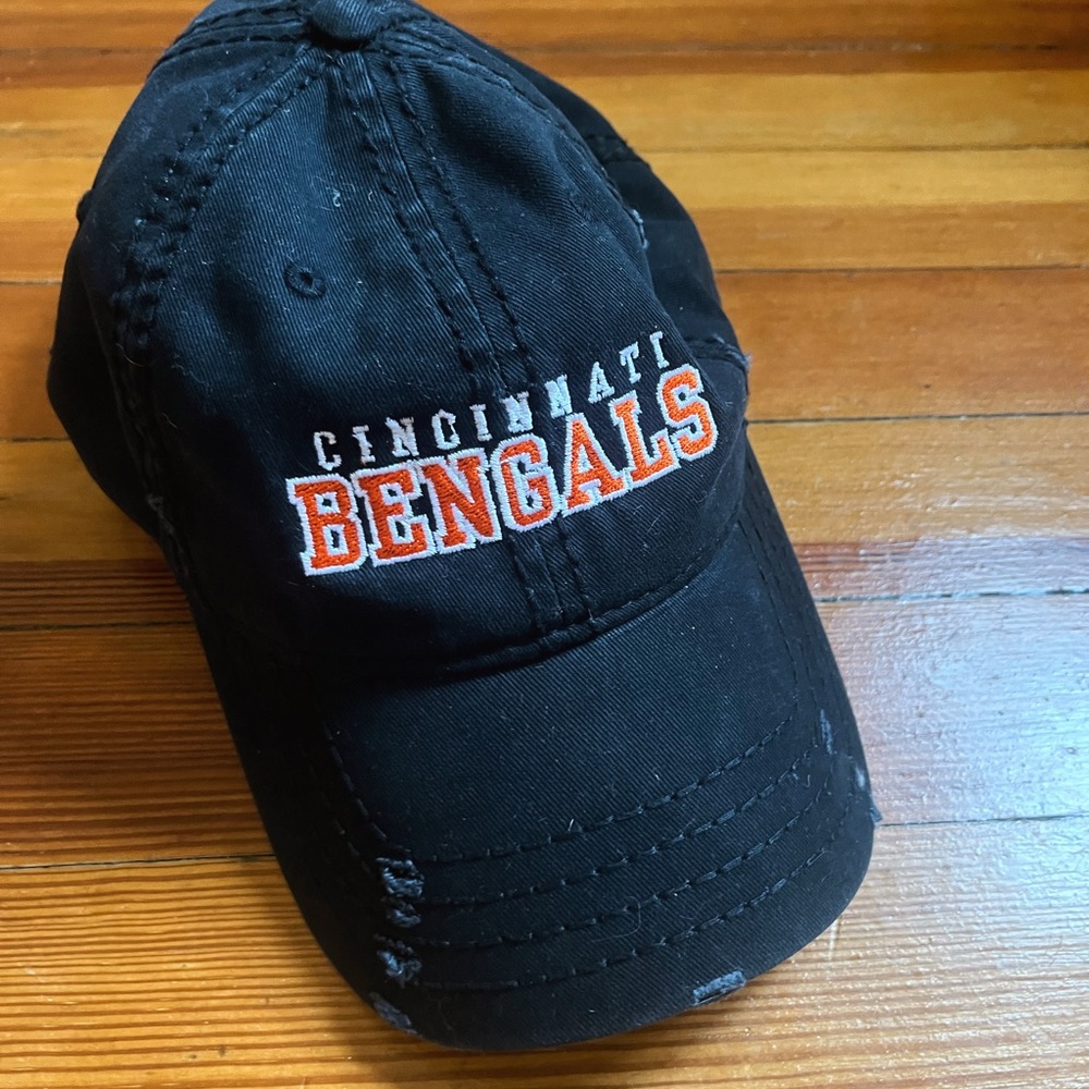 Cincinnati Bengals Distressed Baseball Hat – Black Vintage Embroidered Hat